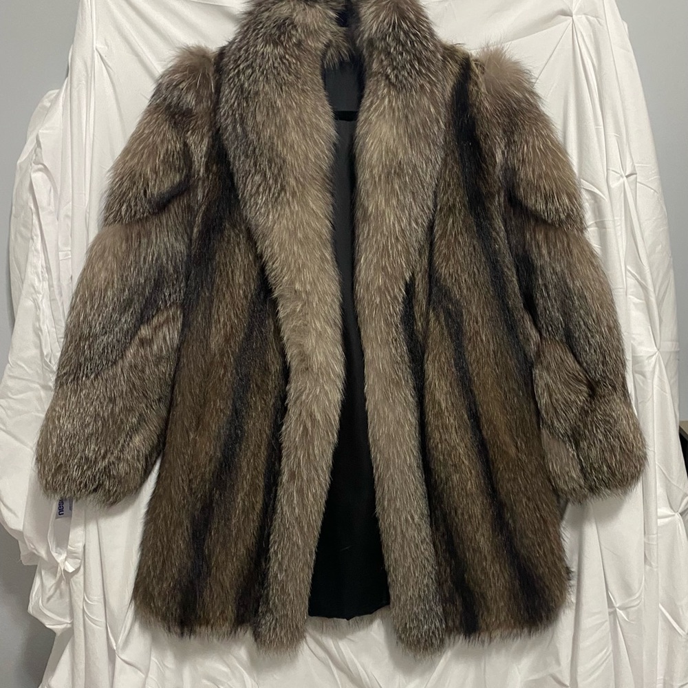 Raccoon Stroller with Scalloped BL. Frost Fox fur coat